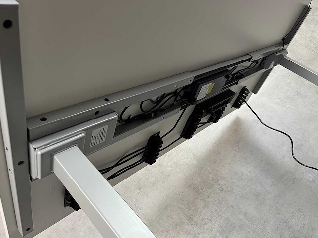 Wit/ grijs elektrische zit-sta bureau 160x80 - afbeelding 6 van  10