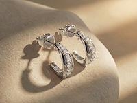 Witgoud oorbellen met diamant