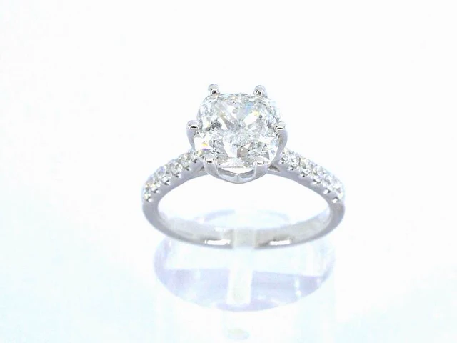 Witgouden 18 carat ring met een grote natuurlijke briljant geslepen diamant van 3.00 carat en briljanten - afbeelding 1 van  7