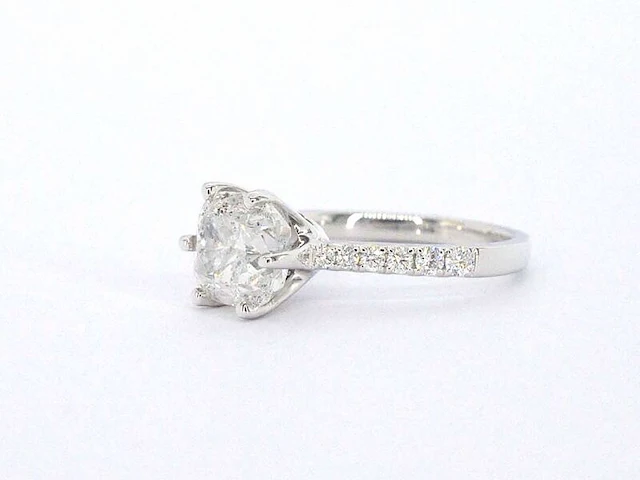 Witgouden 18 carat ring met een grote natuurlijke briljant geslepen diamant van 3.00 carat en briljanten - afbeelding 3 van  7