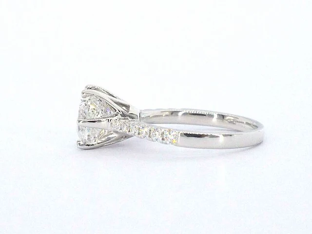 Witgouden 18 carat ring met een grote natuurlijke briljant geslepen diamant van 3.00 carat en briljanten - afbeelding 4 van  7