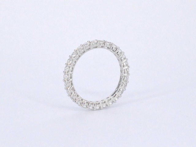 Witgouden alliance ring met briljant geslepen diamant - afbeelding 9 van  10