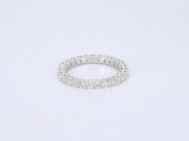 Witgouden alliance ring met briljant geslepen diamant - afbeelding 8 van  11