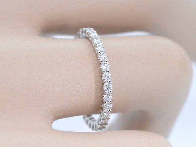 Witgouden alliance ring met briljant geslepen diamant - afbeelding 3 van  10