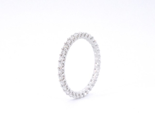 Witgouden alliance ring met briljant geslepen diamant - afbeelding 8 van  10