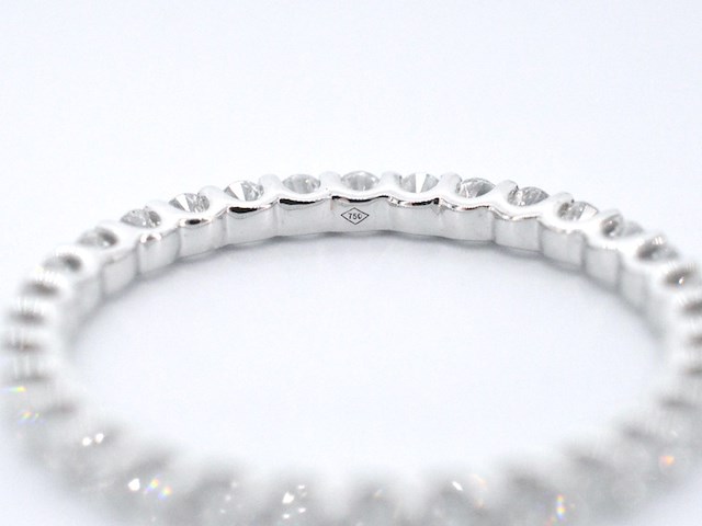 Witgouden alliance ring met briljant geslepen diamant - afbeelding 9 van  10