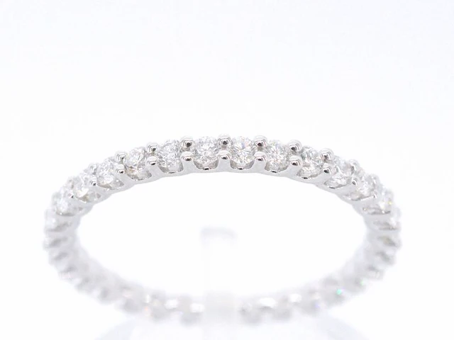 Witgouden alliance ring met briljant geslepen diamant - afbeelding 1 van  10