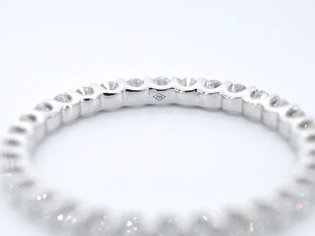 Witgouden alliance ring met briljant geslepen diamant - afbeelding 9 van  10
