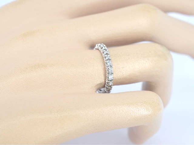 Witgouden alliance ring met diamanten - afbeelding 2 van  6