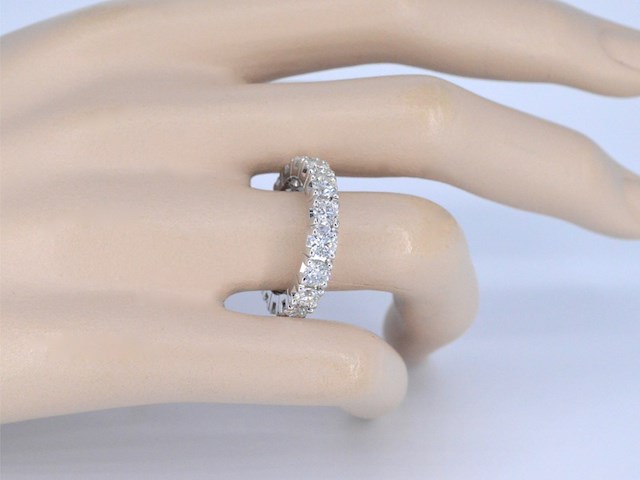 Witgouden alliance ring met diamanten - afbeelding 5 van  11