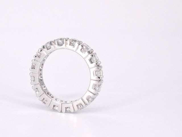 Witgouden alliance ring met diamanten - afbeelding 9 van  11