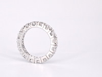 Witgouden alliance ring met diamanten - afbeelding 9 van  11