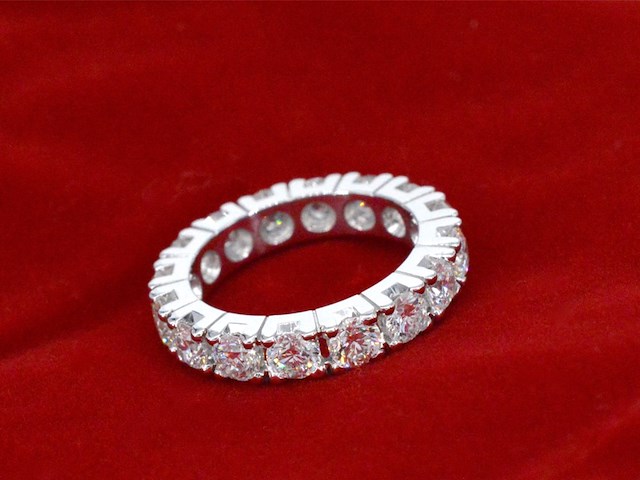 Witgouden alliance ring met diamanten - afbeelding 11 van  11