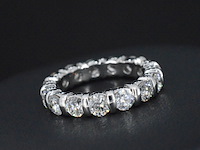 Witgouden alliance ring met diamanten