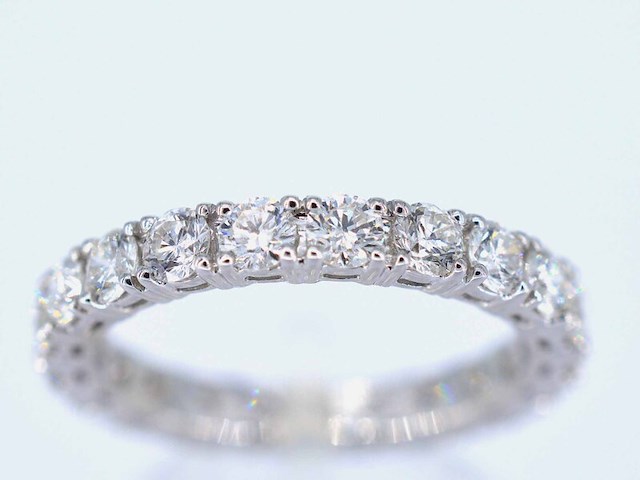 Witgouden alliance ring met diamanten - afbeelding 1 van  4