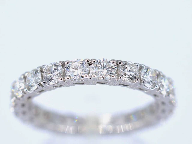 Witgouden alliance ring met diamanten - afbeelding 1 van  7