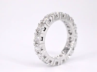 Witgouden alliance ring met diamanten - afbeelding 6 van  11