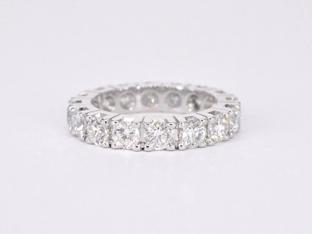 Witgouden alliance ring met diamanten - afbeelding 8 van  11