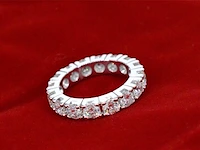 Witgouden alliance ring met diamanten - afbeelding 11 van  11