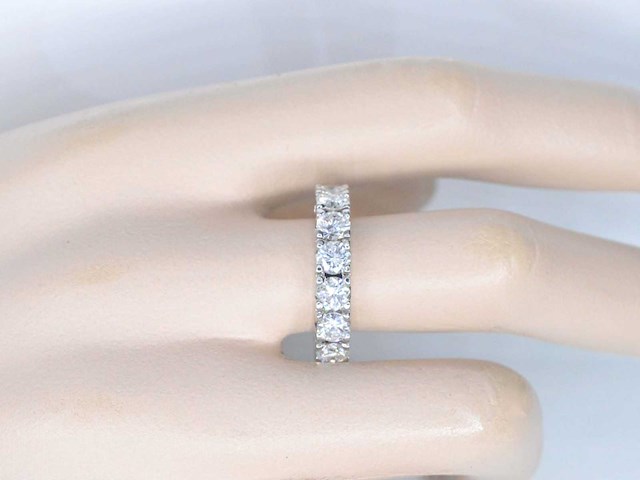 Witgouden alliance ring met grote diamanten - afbeelding 2 van  6