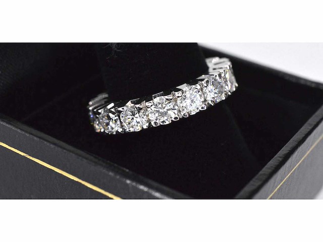 Witgouden alliance ring met grote diamanten - afbeelding 4 van  6