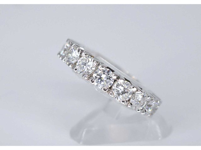 Witgouden alliance ring met grote diamanten - afbeelding 5 van  6