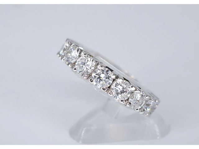 Witgouden alliance ring met grote diamanten - afbeelding 4 van  7