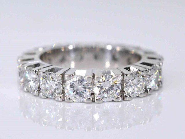 Witgouden alliance ring met grote diamanten - afbeelding 1 van  7