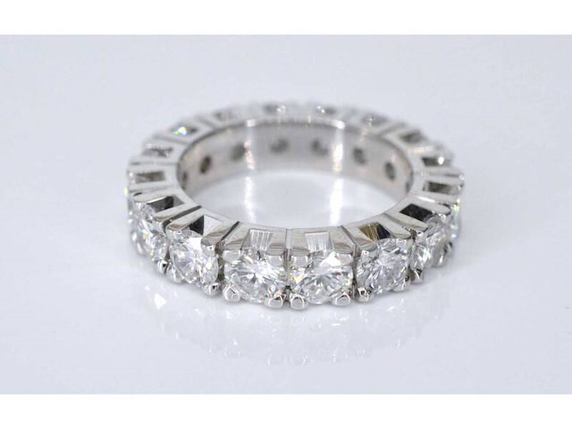 Witgouden alliance ring met grote diamanten - afbeelding 5 van  7