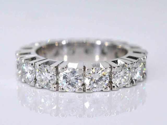 Witgouden alliance ring met grote diamanten - afbeelding 1 van  7