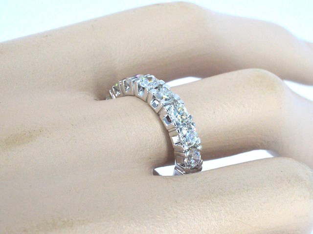 Witgouden alliance ring met natuurlijke diamanten - afbeelding 11 van  11