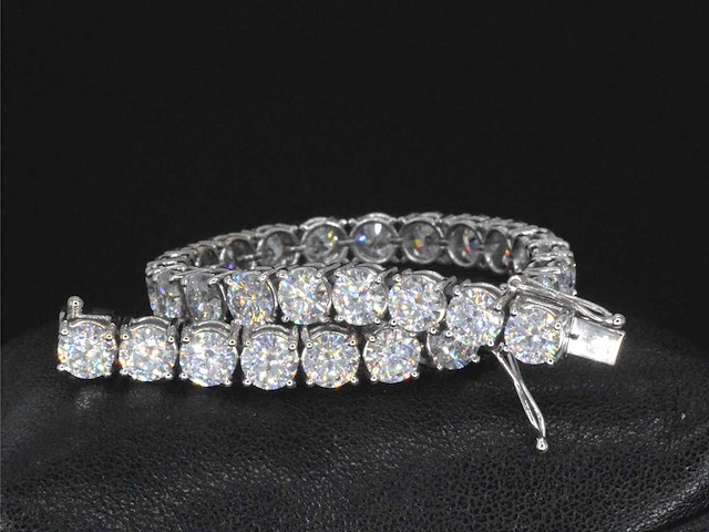 Witgouden armband met 18.00 carat briljanten - afbeelding 1 van  9