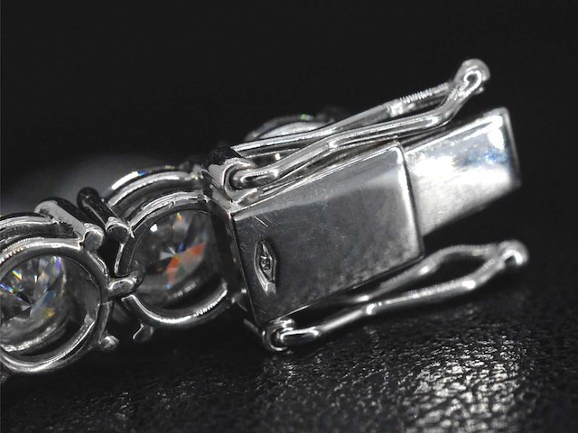 Witgouden armband met 18.00 carat briljanten - afbeelding 9 van  9