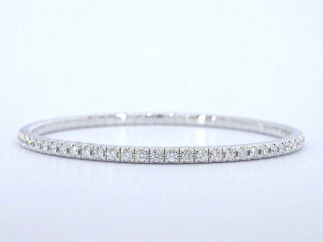 Witgouden armband met briljant geslepen diamanten en een onzichtbare sluiting - afbeelding 1 van  7