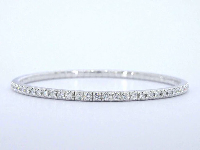 Witgouden armband met briljant geslepen diamanten en een onzichtbare sluiting - afbeelding 1 van  9