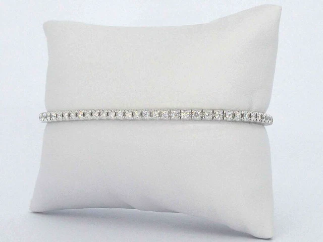 Witgouden armband met briljant geslepen diamanten en een onzichtbare sluiting - afbeelding 3 van  9