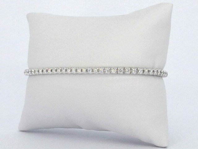 Witgouden armband met briljant geslepen natuurlijke diamanten en een onzichtbare sluiting - afbeelding 3 van  9