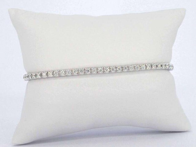 Witgouden armband met briljant geslepen natuurlijke diamanten en een onzichtbare sluiting - afbeelding 4 van  9