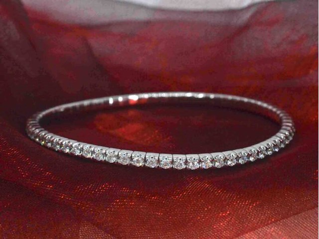 Witgouden armband met briljant geslepen natuurlijke diamanten en een onzichtbare sluiting - afbeelding 5 van  9