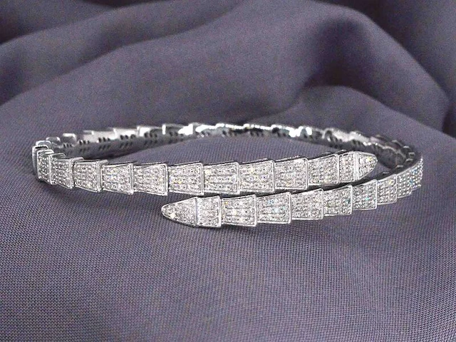 Witgouden armband van serpent model met natuurlijke diamanten - afbeelding 4 van  6