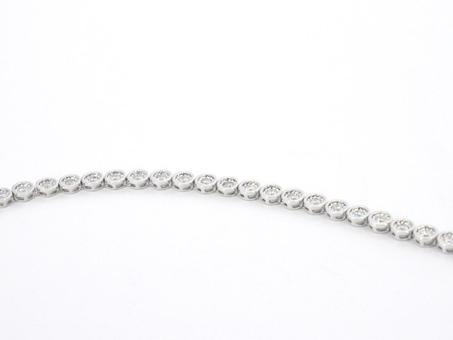 Witgouden armband vol met diamanten gezet - afbeelding 6 van  9