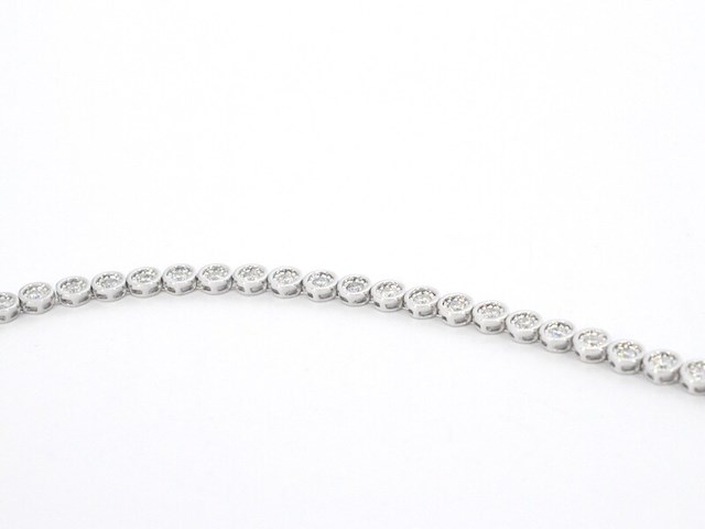 Witgouden armband vol met diamanten gezet - afbeelding 6 van  9