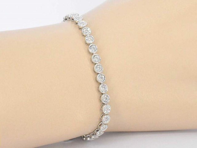 Witgouden armband vol met diamanten gezet - afbeelding 2 van  9