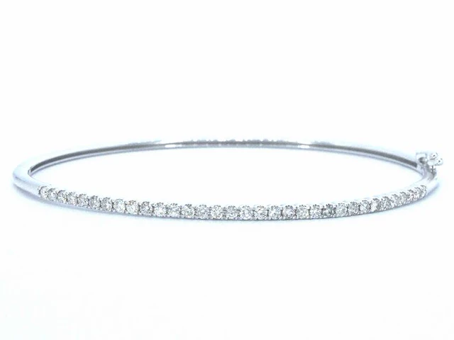 Witgouden bangle armband met natuurlijke briljant geslepen diamanten - afbeelding 1 van  10
