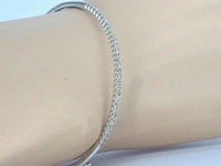 Witgouden bangle armband met natuurlijke briljant geslepen diamanten - afbeelding 3 van  10