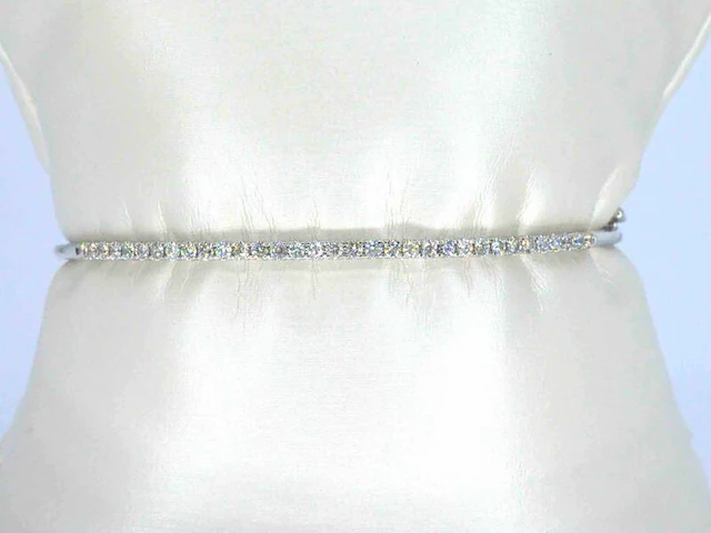 Witgouden bangle armband met natuurlijke briljant geslepen diamanten - afbeelding 4 van  10