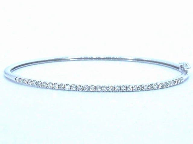 Witgouden bangle armband met natuurlijke briljant geslepen diamanten - afbeelding 6 van  10