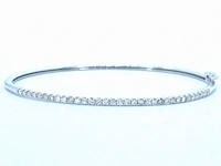 Witgouden bangle armband met natuurlijke briljant geslepen diamanten - afbeelding 6 van  10