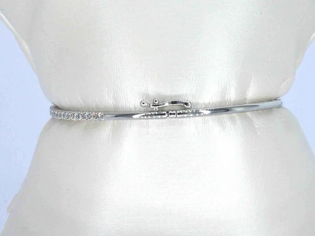 Witgouden bangle armband met natuurlijke briljant geslepen diamanten - afbeelding 8 van  10