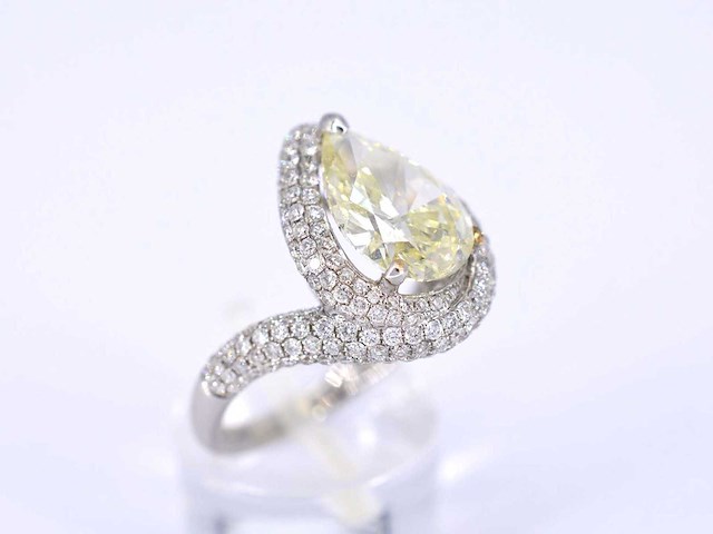 Witgouden bijzondere diamanten ring met een pear shape diamant van 3.00 carat - afbeelding 3 van  6